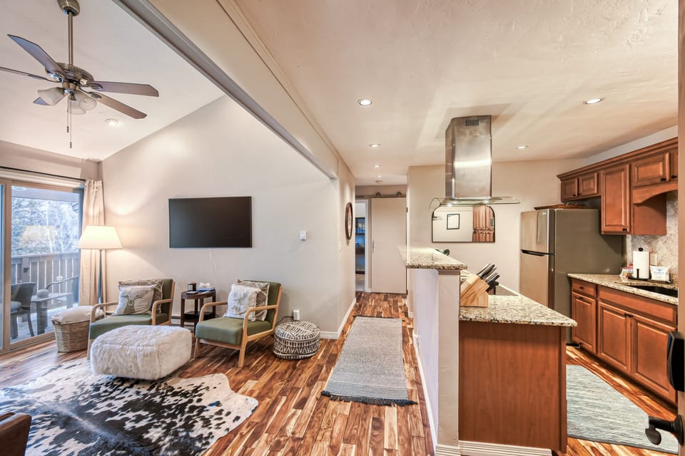 Condo, 2 Bedrooms | Interior