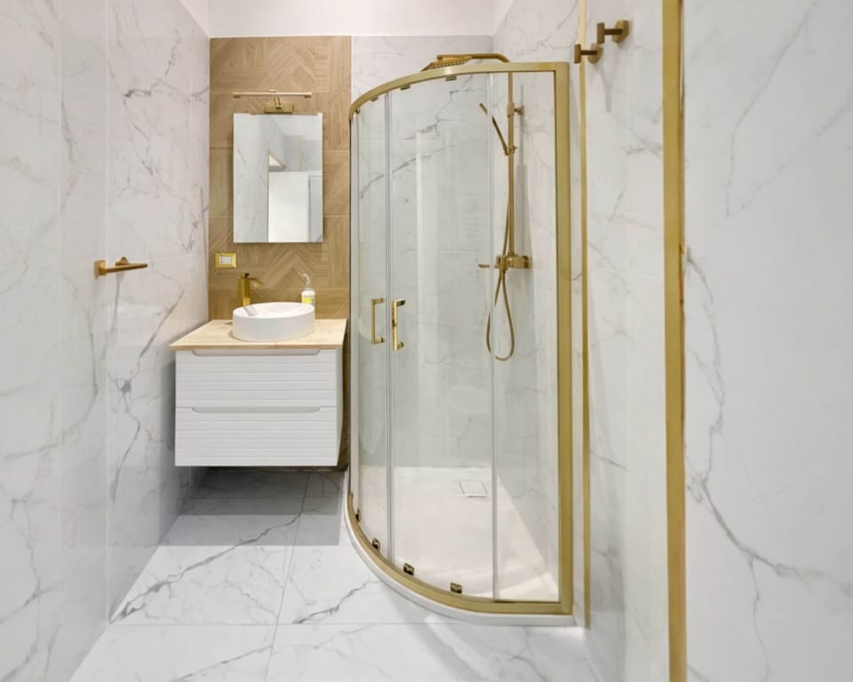 Standard Double Room | Bathroom | Shower, hair dryer, slippers, towels