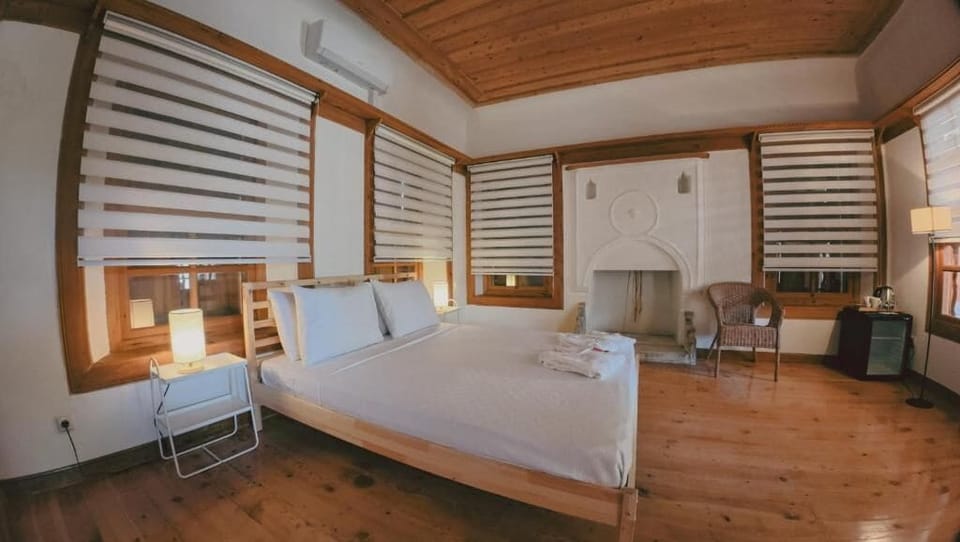 Deluxe Double Room, Balcony, Garden View | Desk, laptop workspace, blackout drapes, iron/ironing board (on request)
