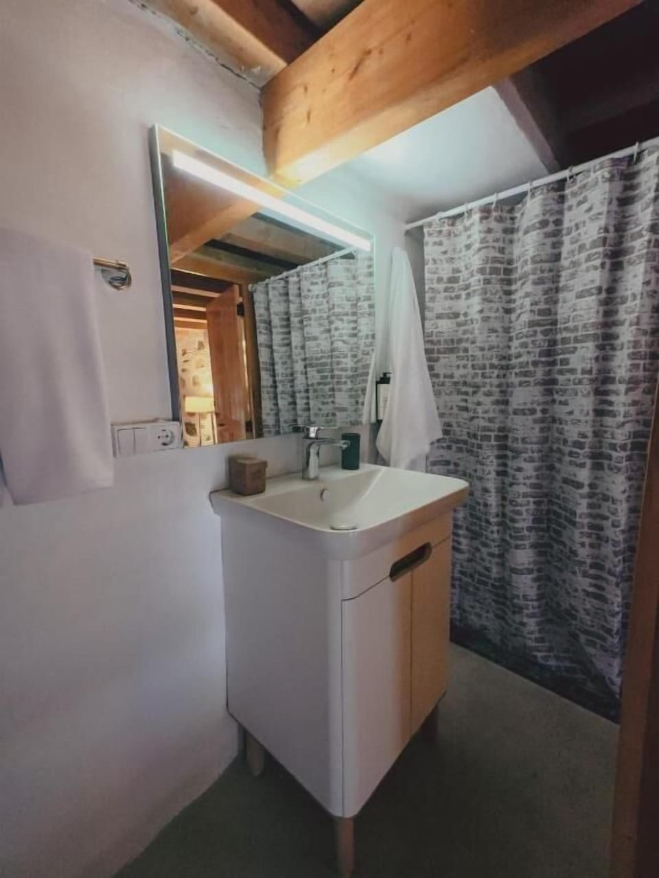 Shower, free toiletries, hair dryer, bathrobes
