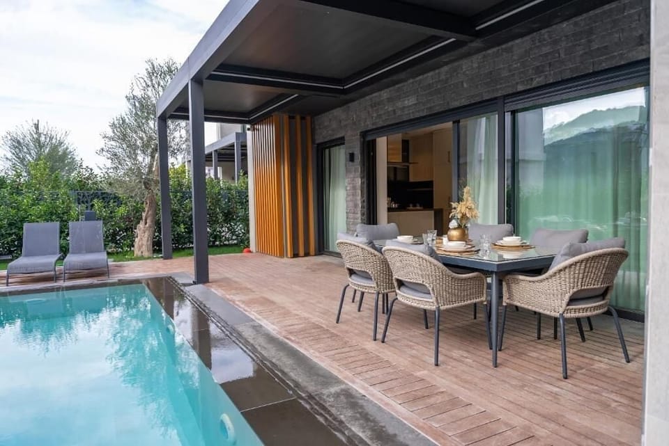 Deluxe Villa, Partial Sea View | Pool