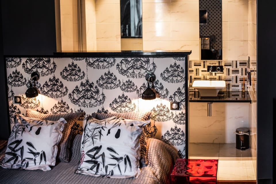 Comfort Double Room | Premium bedding, cribs (free), WiFi (free), individually decorated