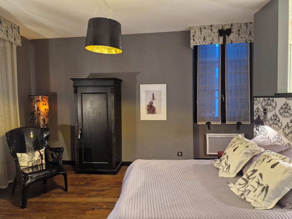 Comfort Double Room | Premium bedding, cribs (free), WiFi (free), individually decorated