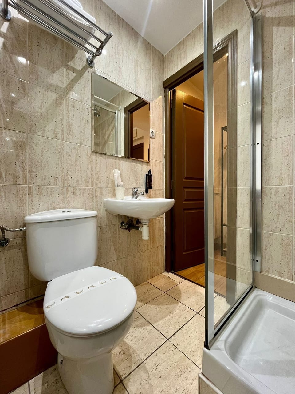 Economy Double or Twin Room | Bathroom | Shower, hair dryer, towels, soap