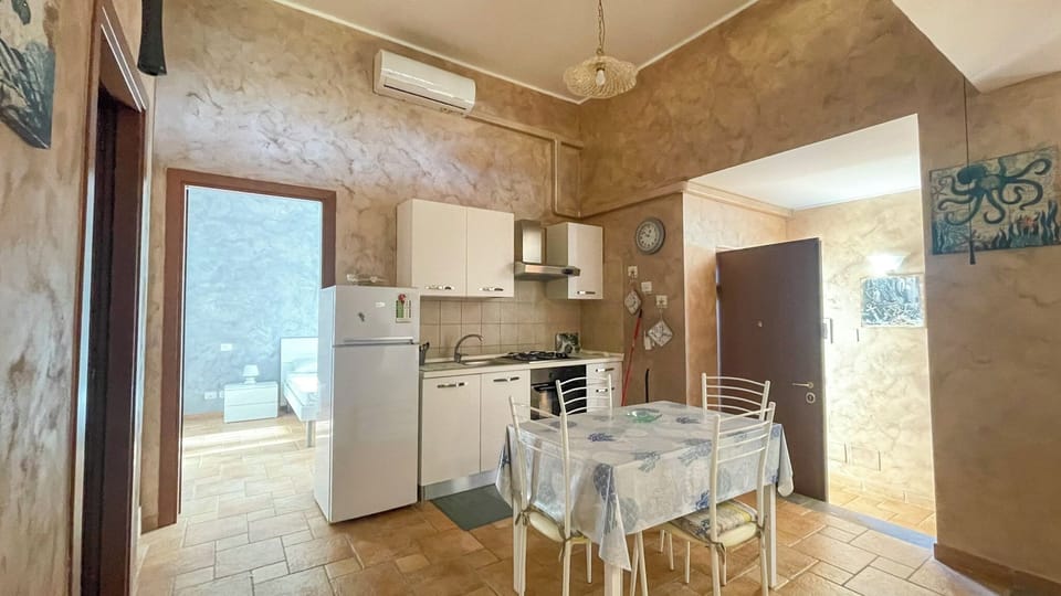 Apartment, 2 Bedrooms, Patio | Private kitchen
