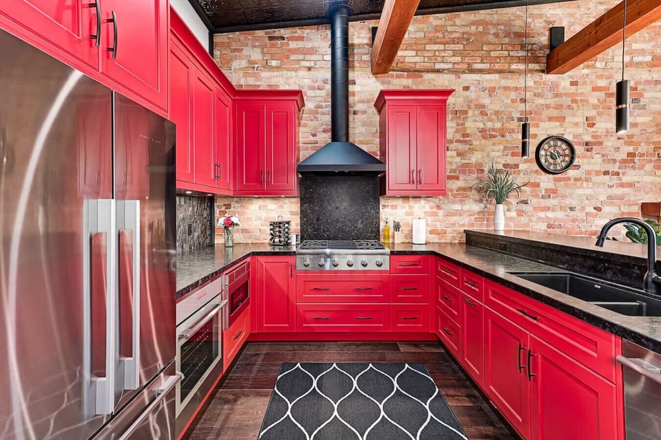 A full gas range, spacious counters, and everything you need to cook a great meal. Whether you’re heating leftovers or making something special, you’ll feel right at home here.