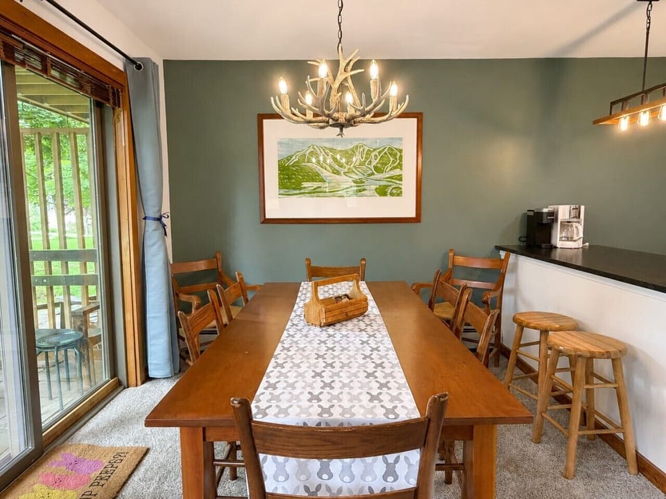 The open dining area keeps meals, conversation, and après time connected.