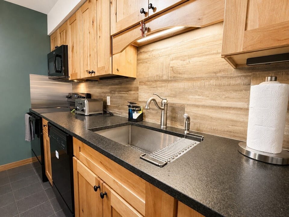 Cook with room to move in a well-equipped kitchen designed for real meals at home.