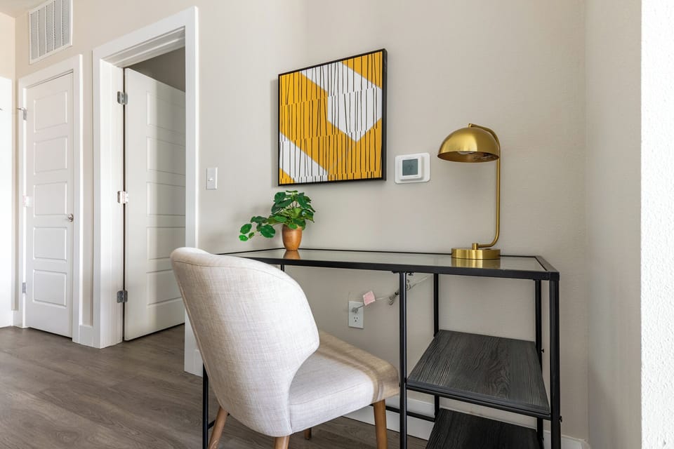Apartment (1 Bedroom) | In-room business center