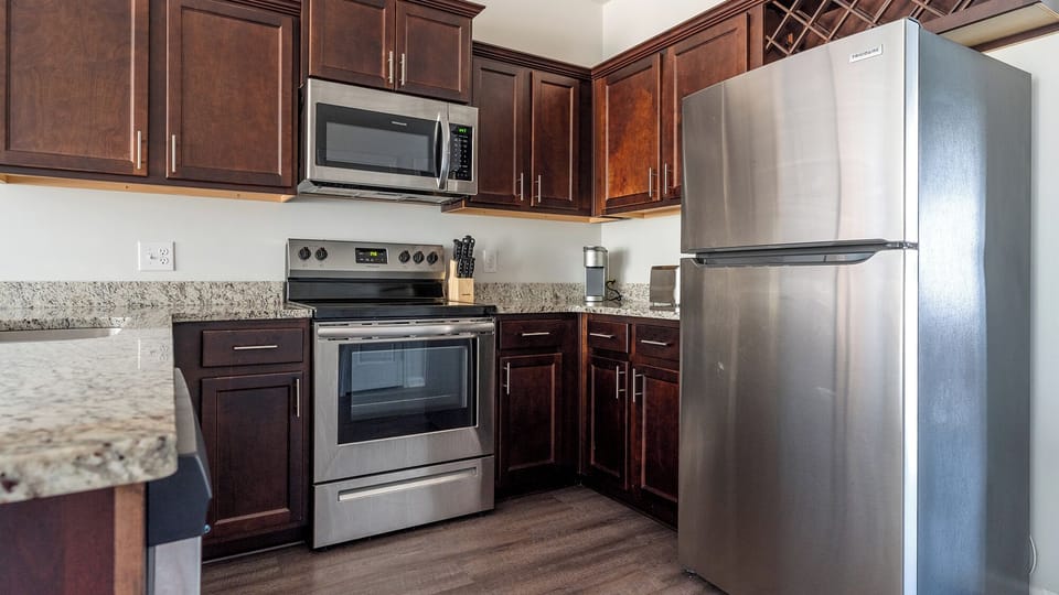 Apartment (2 Bedrooms) | Private kitchen | Fridge, coffee/tea maker