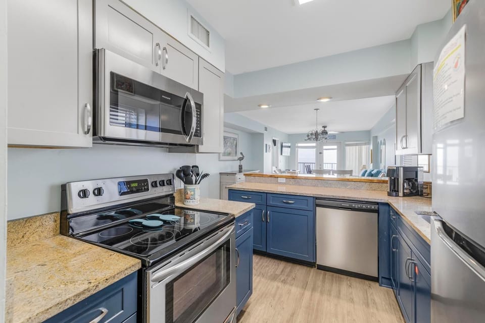 Condo, Multiple Beds (Boardwalk 387) | Private kitchen
