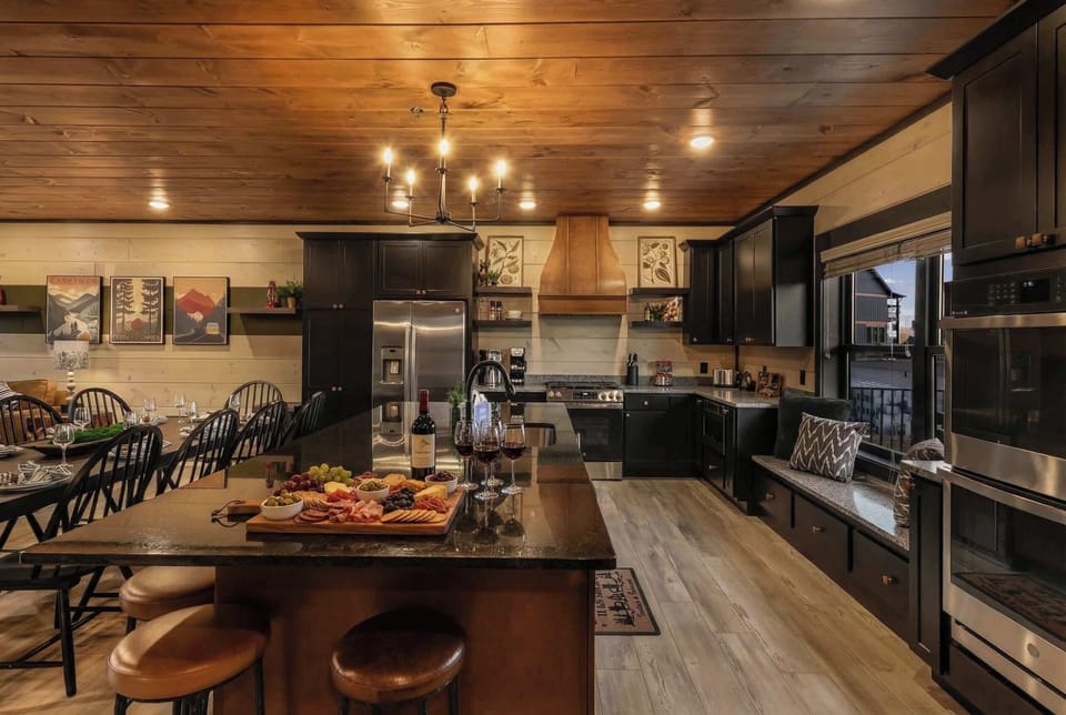 Tentless In Tennessee - Chef's kitchen, open to dining room and huge living room. 