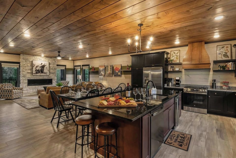 Tentless In Tennessee - Chef's kitchen, open to dining room and huge living room. 