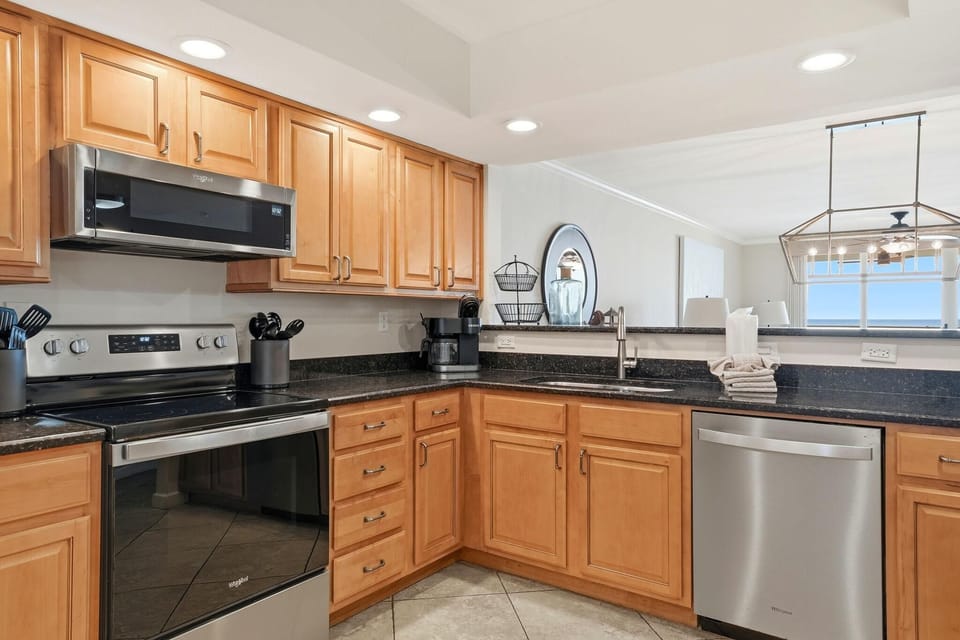 Condo, Multiple Beds (SeaSpray East 625-Gulf Front) | Private kitchen