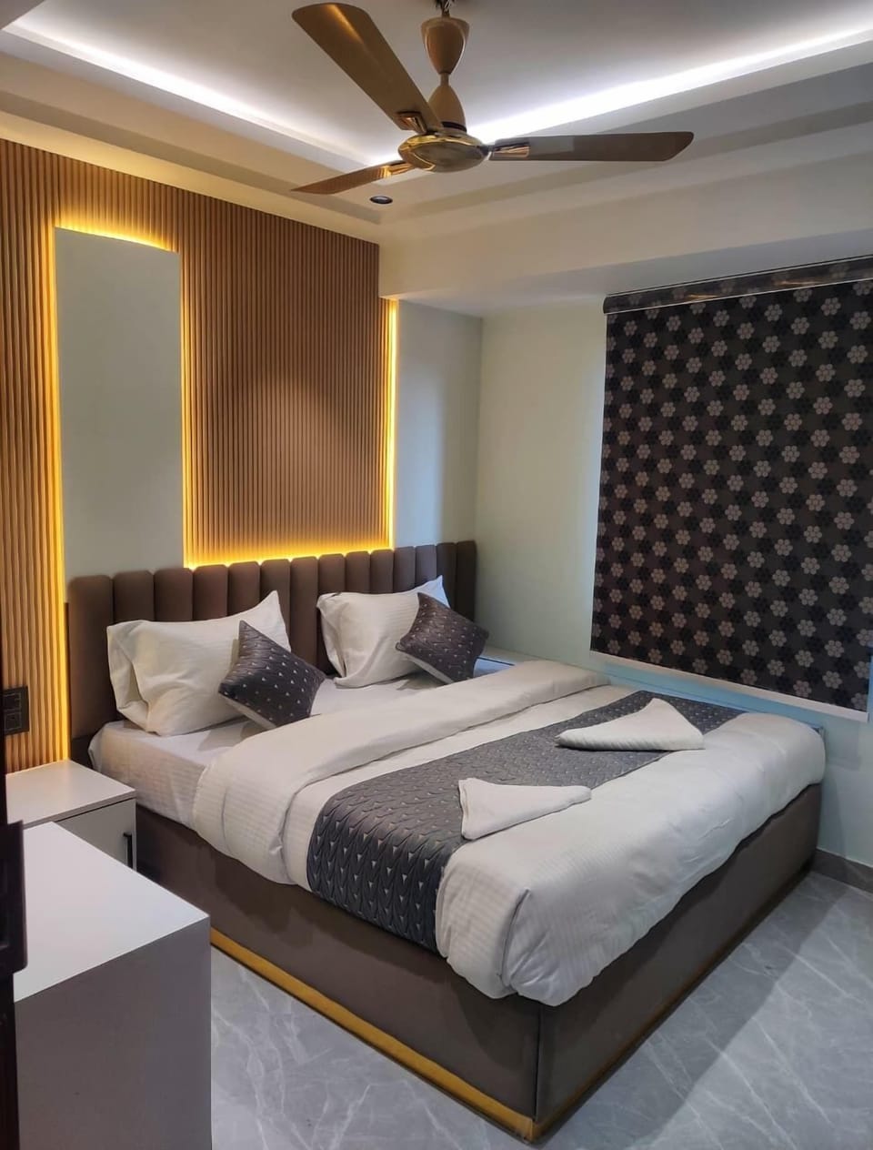 Iron/ironing board, free WiFi, bed sheets