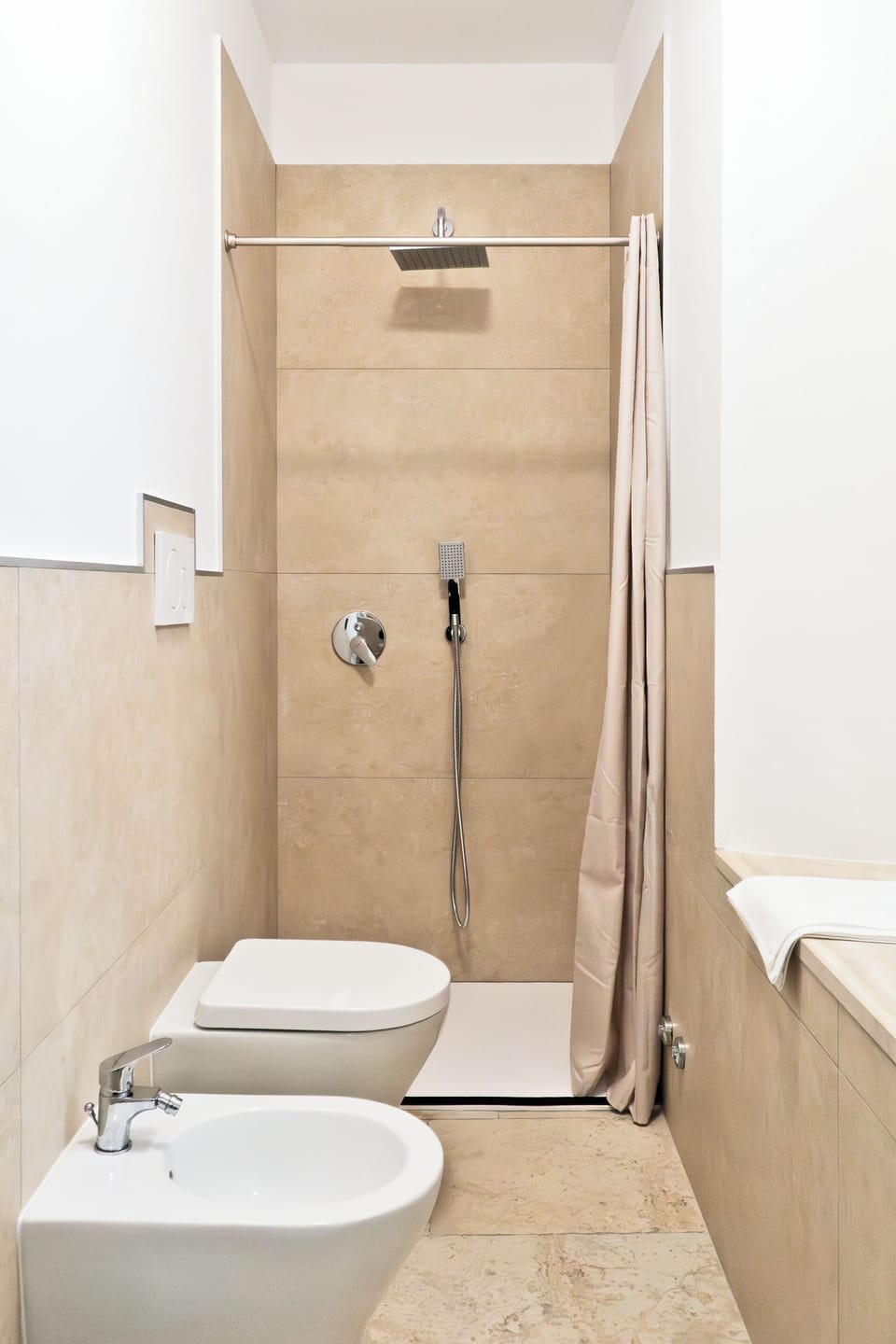 Classic Double Room, Hill View | Bathroom | Free toiletries, hair dryer, bathrobes, towels