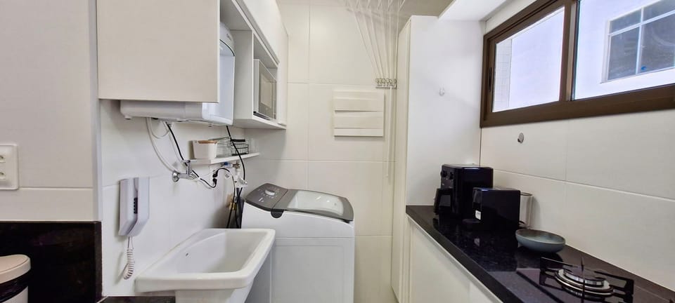 Basic Apartment | Private kitchen | Fridge, microwave, blender, cookware/dishes/utensils