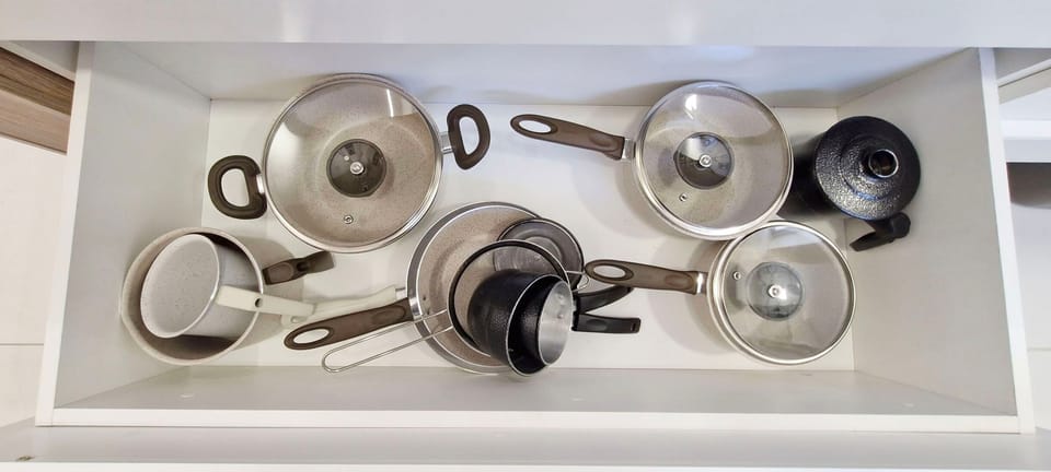 Basic Apartment | Private kitchen | Fridge, microwave, blender, cookware/dishes/utensils