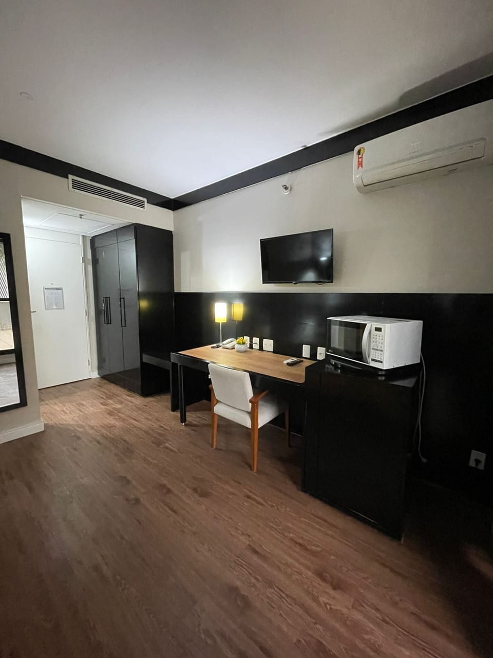 Deluxe Apartment, Balcony, Garden View | Interior