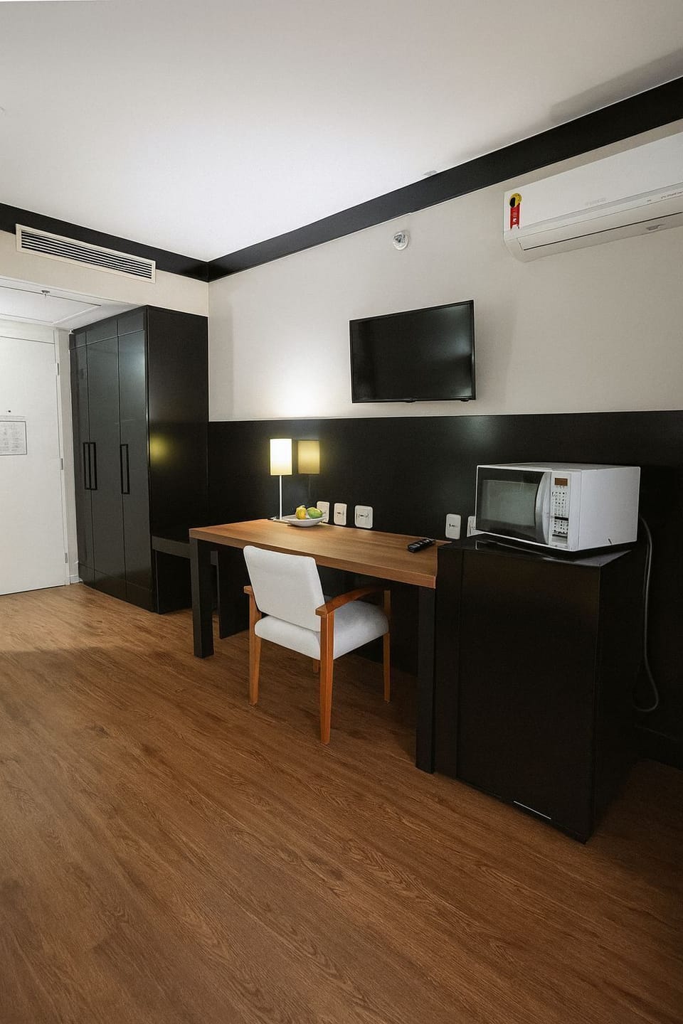 Deluxe Apartment, Balcony, Garden View | Interior