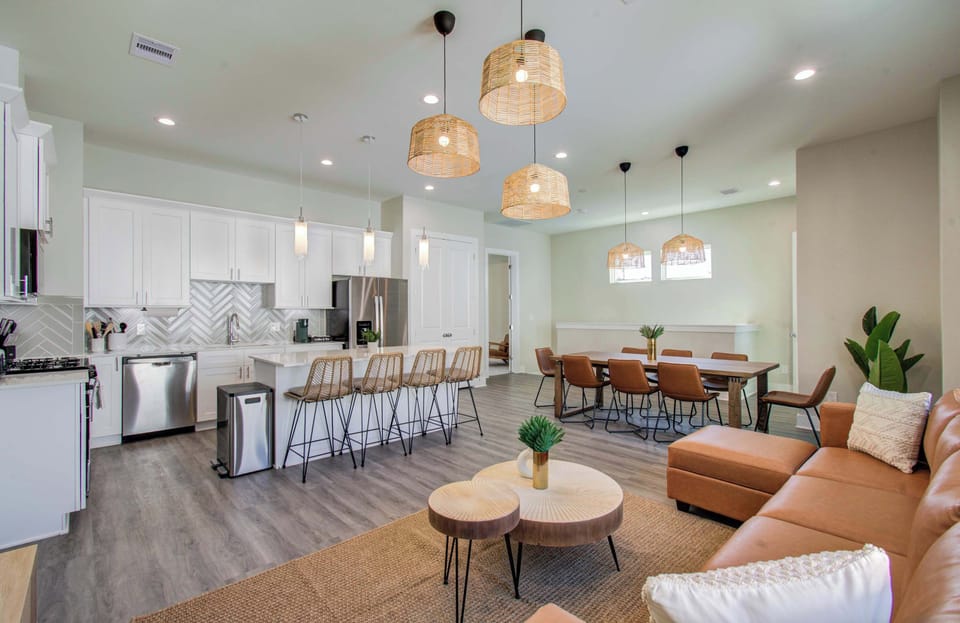 Take socializing to the next level with this spacious, open-concept layout that makes it easy to stay connected no matter where you are on the main level!