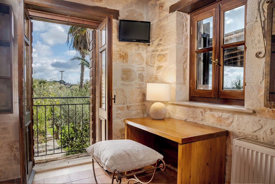 Deluxe Villa, Courtyard View | Interior