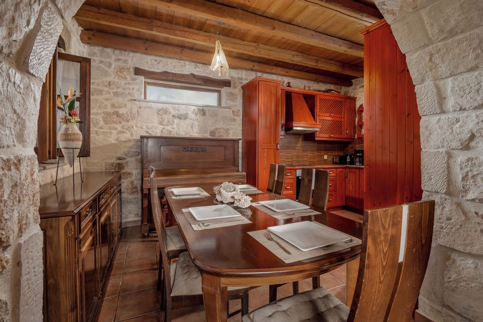 Deluxe Villa, Courtyard View | Dining