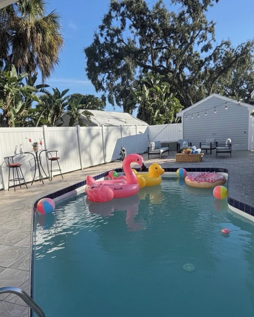 12 outdoor pools