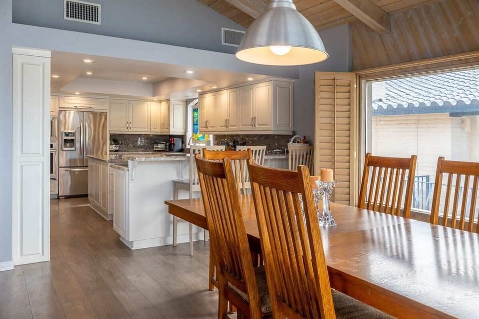House (5 Bedrooms) | Interior