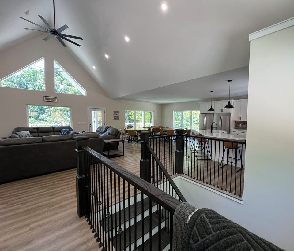 Top level living/dining area