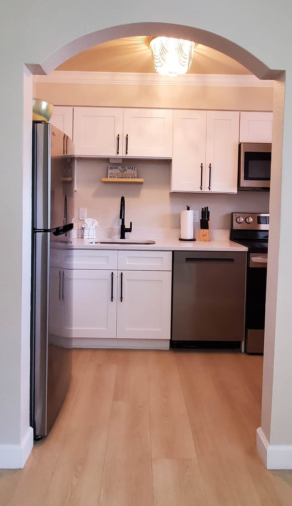 Inviting, well-stocked kitchen with all you need for cooking and creating.