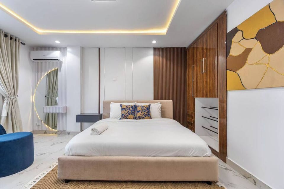 Deluxe Room, Balcony, City View | Desk, laptop workspace, blackout drapes, soundproofing