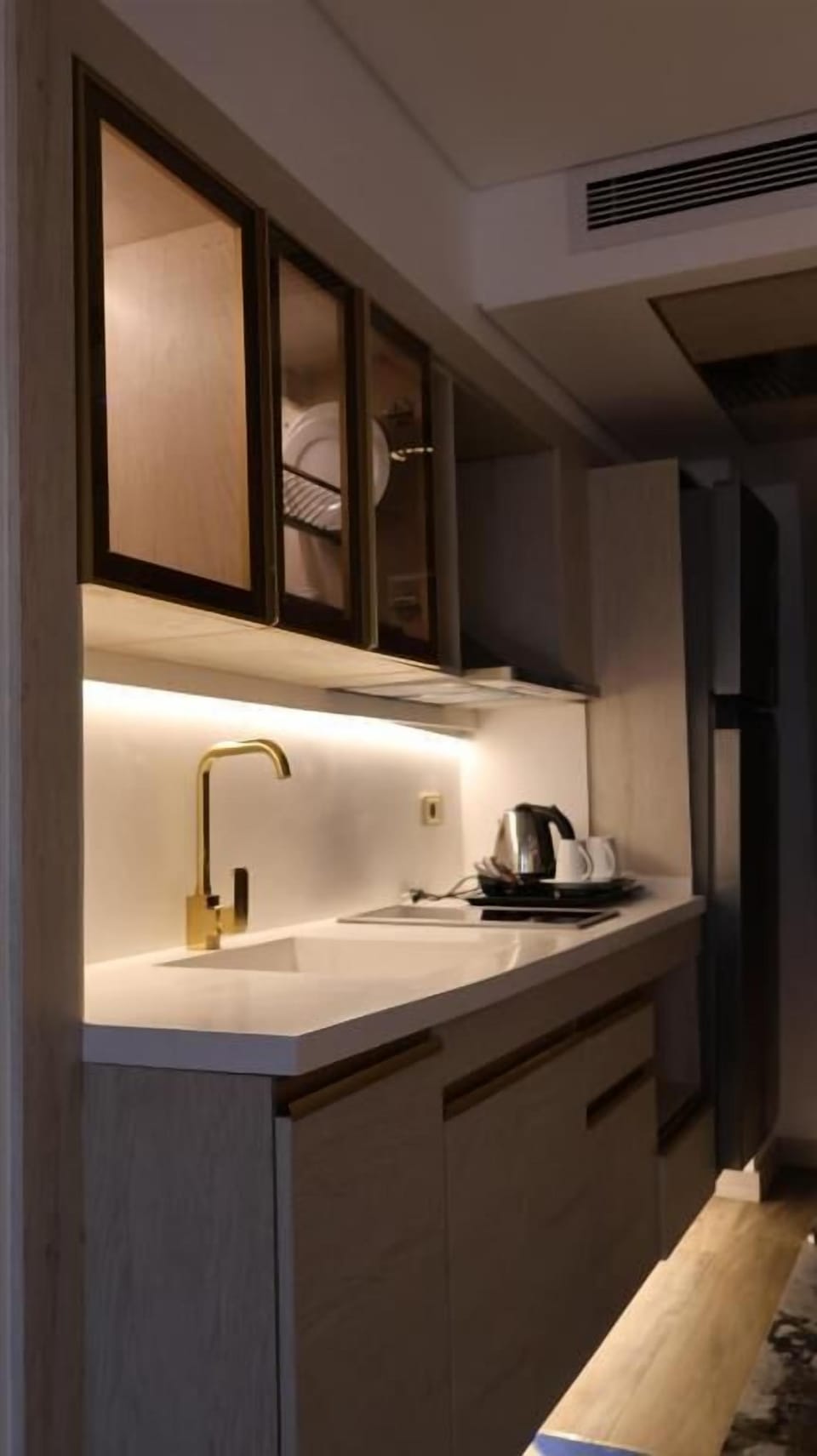 Premium bedding, down comforters, minibar, in-room safe
