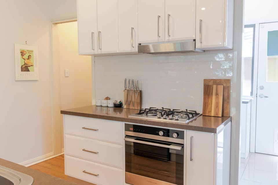 Kitchen + Nespresso Coffee Machine + Breakfast Bar/Stools + Wine Fridge