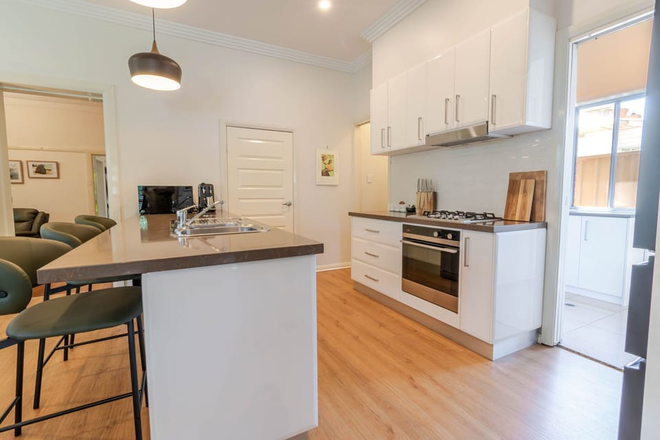 Kitchen + Nespresso Coffee Machine + Breakfast Bar/Stools + Wine Fridge