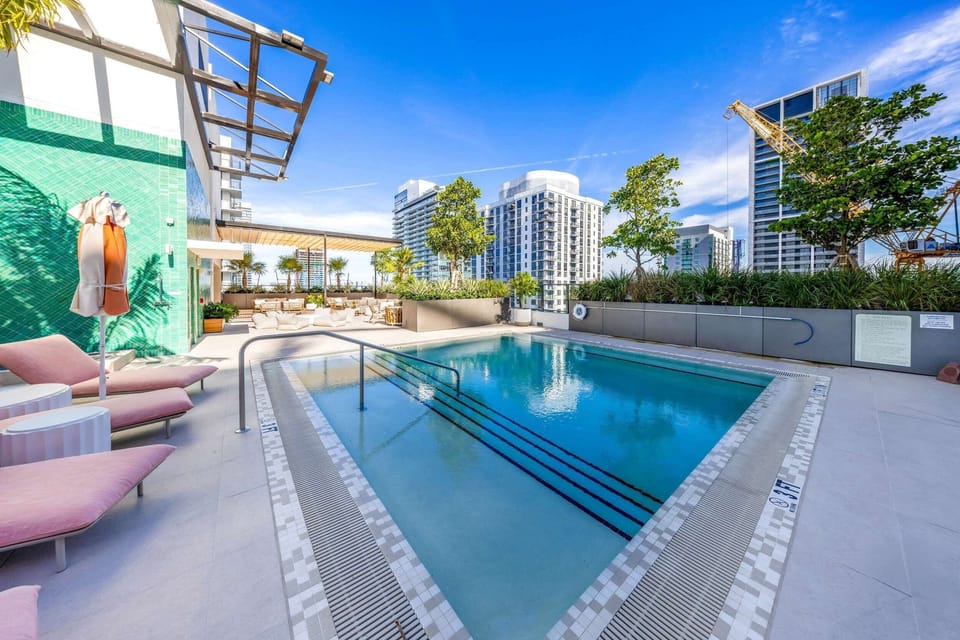 Unwind in style. Experience ultimate relaxation in our heated rooftop hot tub. Surrounded by tropical greenery and chic lounge seating, it’s the perfect place to soak while taking in the Miami skyline
