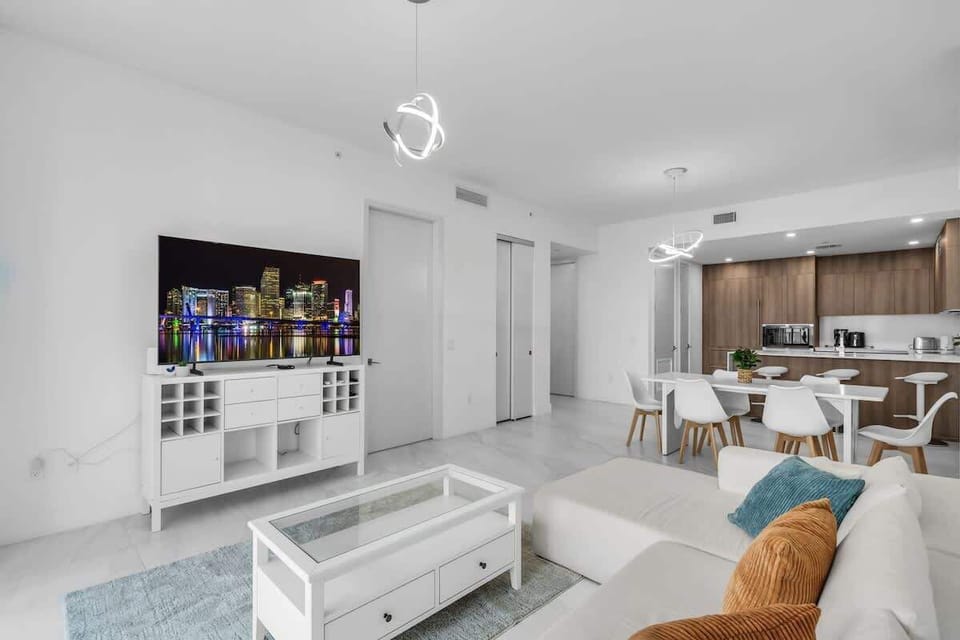 Movie night ready: Features a large Smart TV, high-speed Wi-Fi, and plenty of seating for the whole family