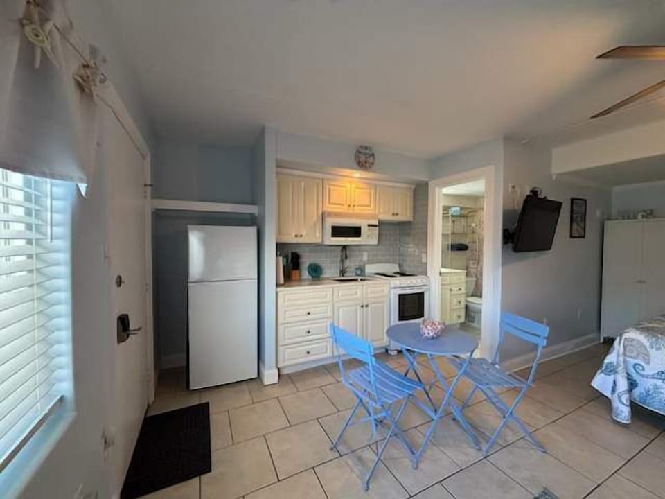 Eat In Kitchen