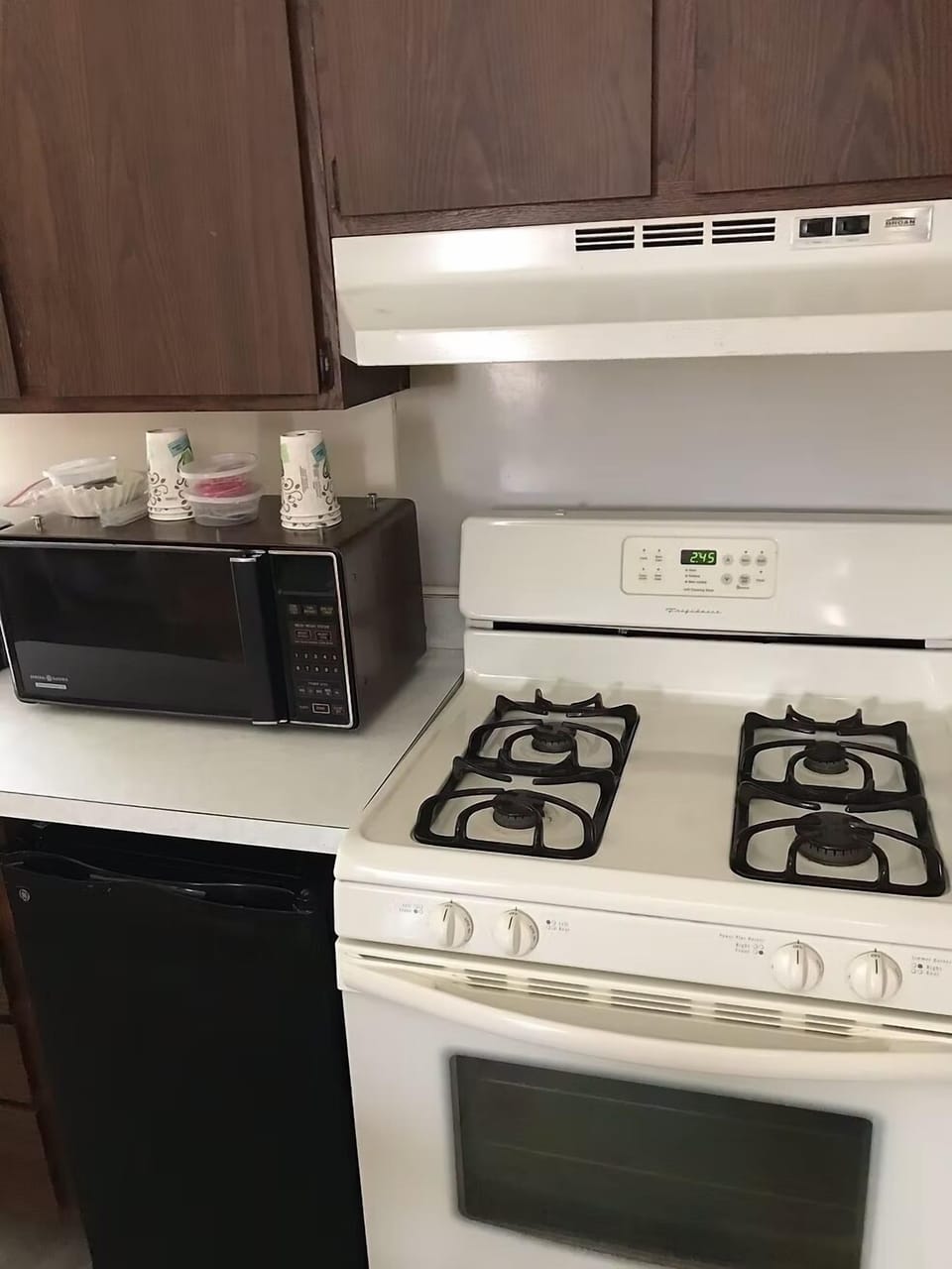 Room | Private kitchen | Mini-fridge, microwave, coffee/tea maker, paper towels