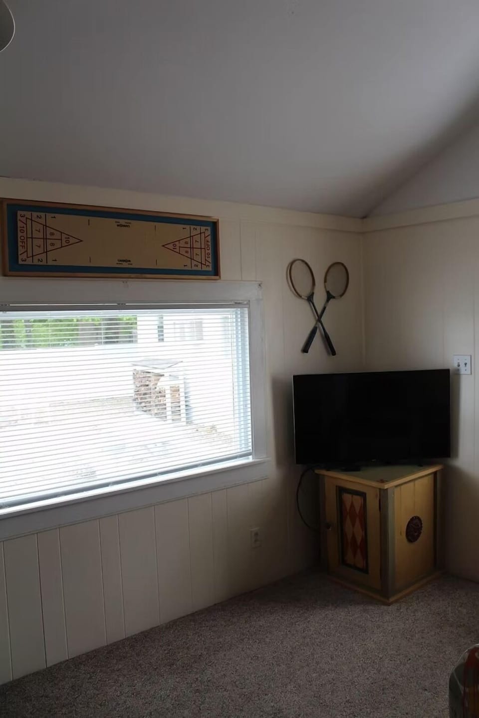 Cabin | Living area | TV