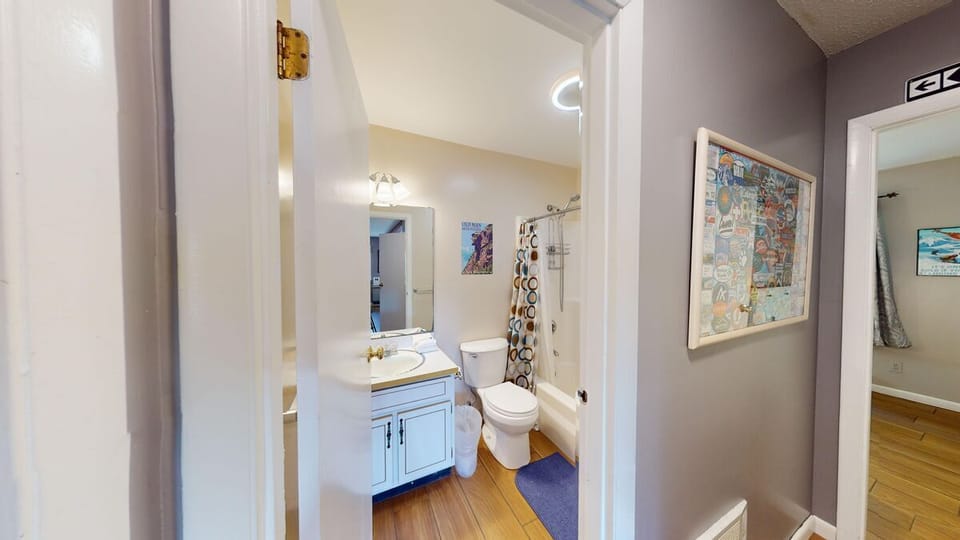 Silver Spring Chalet Cottage in Pittsfield