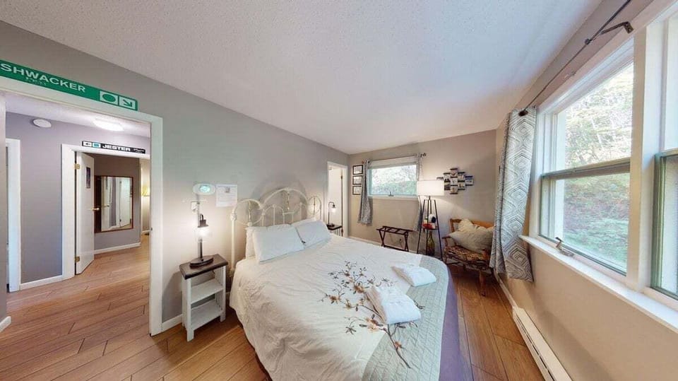 Silver Spring Chalet Cottage in Pittsfield
