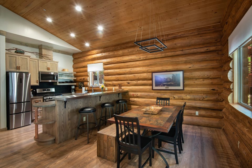 Chalet (2 Bedrooms) | Interior