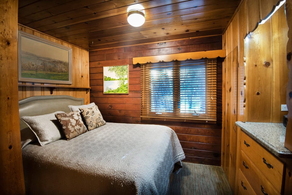 Chalet (3 Bedrooms) | Interior