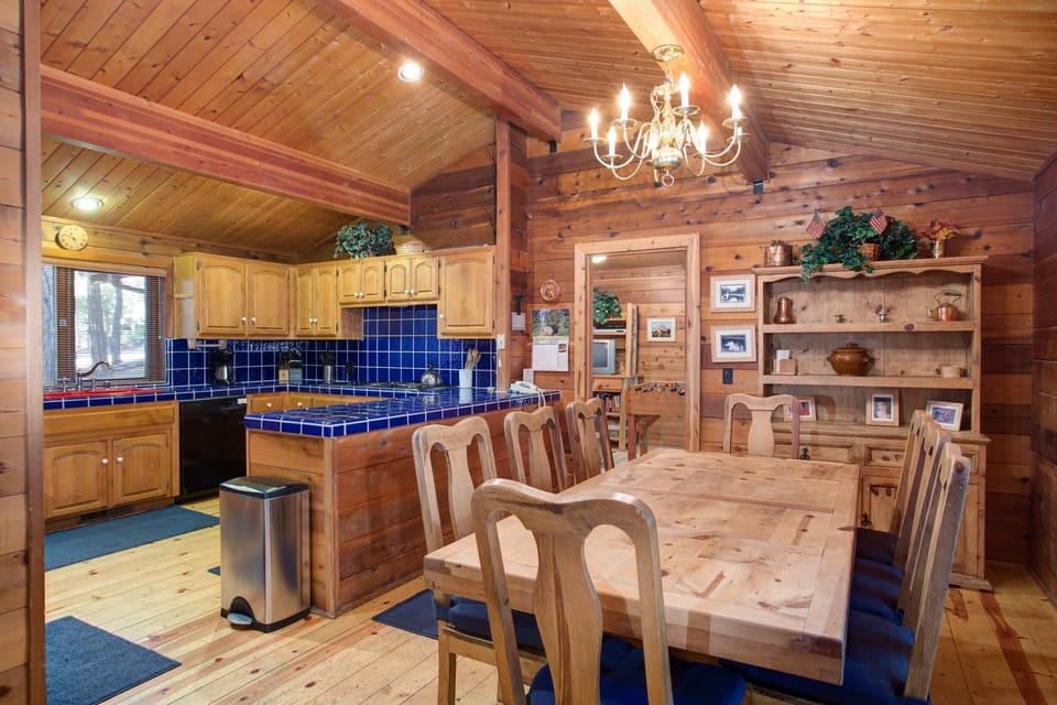 Chalet (4 Bedrooms) | Interior