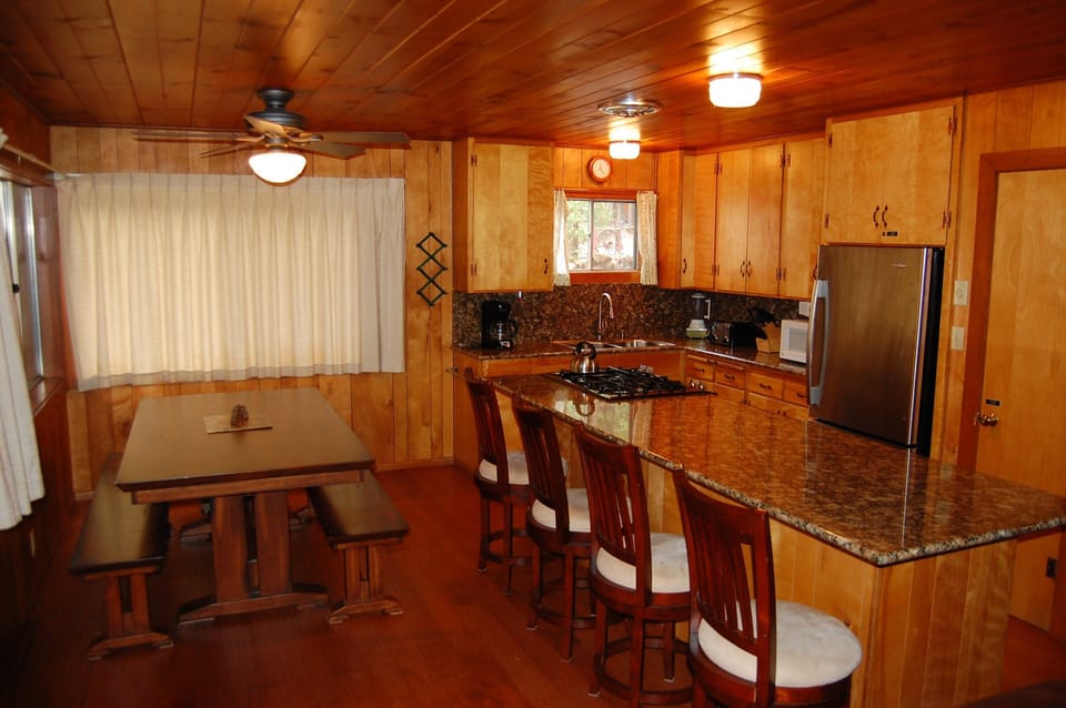 Chalet (2 Bedrooms) | Interior