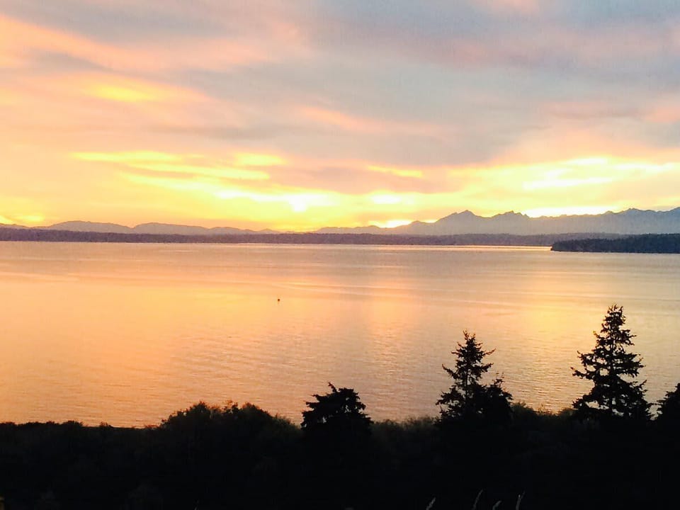 It's 15 mins driving to Richmond Beach Saltwater Park.