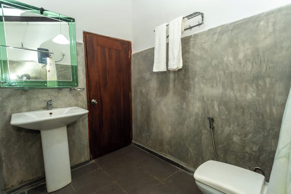 Shower, free toiletries, towels, soap
