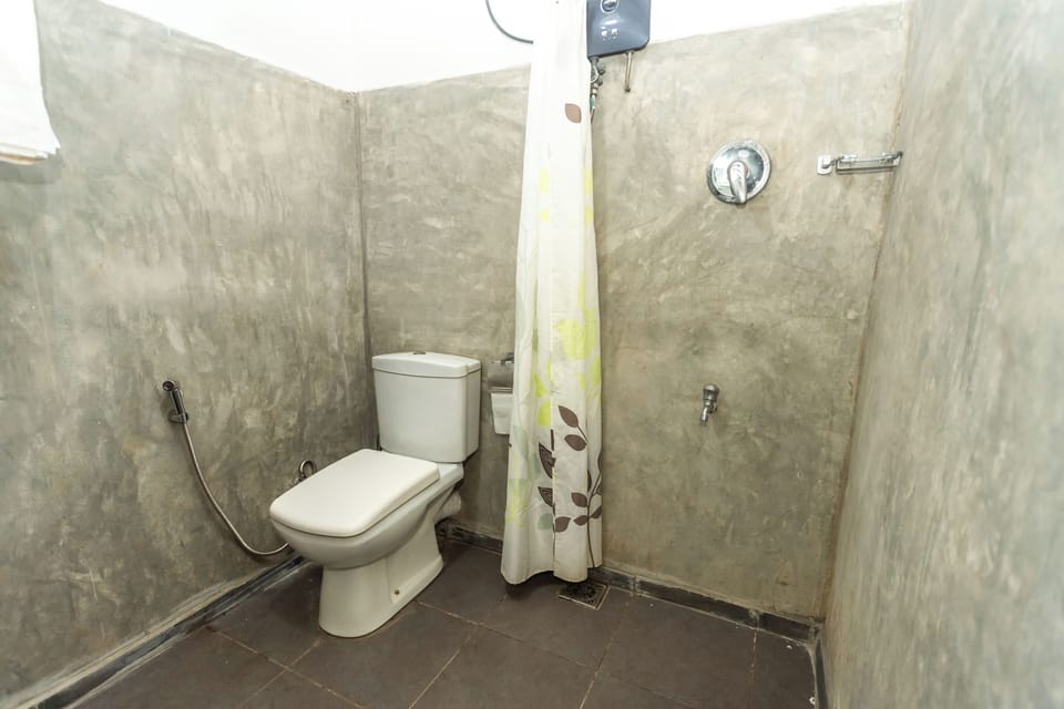Shower, free toiletries, towels, soap
