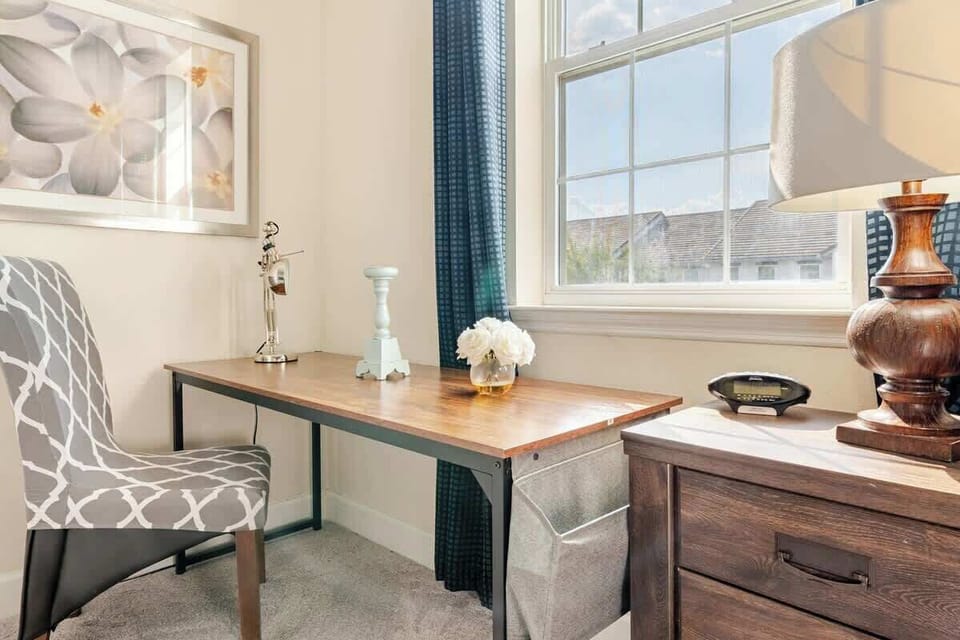 Office Chair and Table in Master Bedroom 2 (upstairs ) 